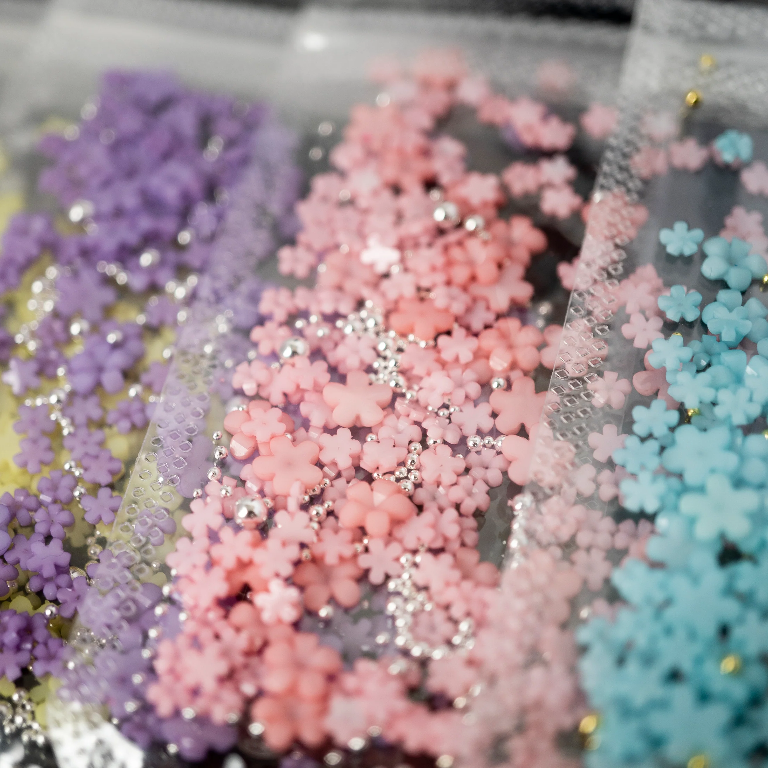 NAIL DECORATION - MULTI COLORS FLOWER SHAPED - Image 3